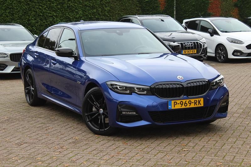 Blauw Occasion 2022 BMW 320e Efficient Dynamics Sedan | € 31.750 (Iets duurder) - Afbeelding 1/4