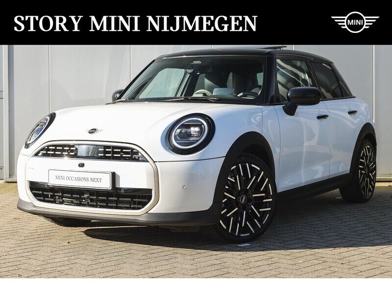 Wit Gebruikt 2024 Mini Cooper Favoured Hatchback | € 36.450 - Afbeelding 1/4