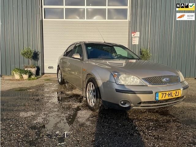 Geel Occasion 2001 Ford Mondeo Trend Hatchback | € 850 (Eerlijke prijs) - Afbeelding 1/4