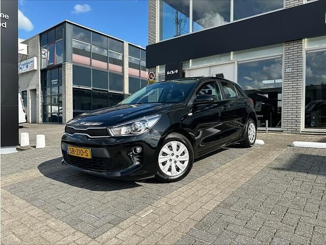 Zwart Gebruikt 2018 Kia Rio Hatchback | € 12.895 (Eerlijke prijs) - Afbeelding 1/4