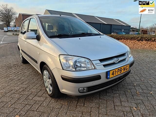 Grijs (metallic) Occasion 2004 Hyundai Getz GLS Hatchback | € 3.250 (Eerlijke prijs) - Afbeelding 1/4