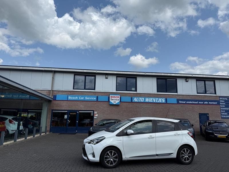 Wit Gebruikt 2019 Toyota Yaris Hybrid Hatchback | € 10.950 (Super prijs) - Afbeelding 1/4