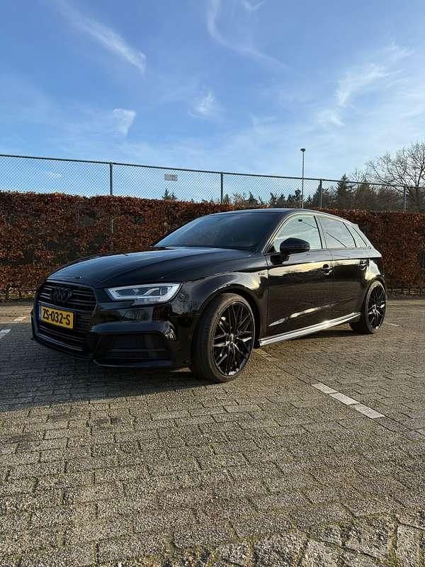 Zwart Occasion 2019 Audi A3 Sportback Sport Hatchback | € 19.250 (Duur) - Afbeelding 1/4