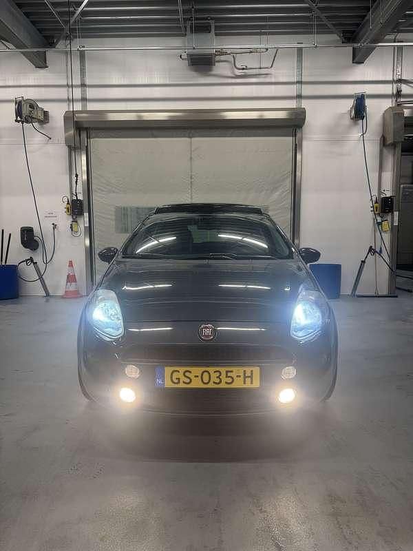 Grijs Gebruikt 2015 Fiat Punto Lounge Hatchback | € 5.500 (Iets duurder) - Afbeelding 1/4