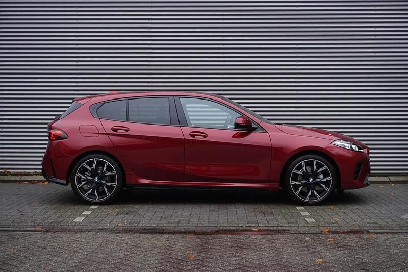 Occasion BMW 120 M Sport 170 PK (125 kW) 2025 Rood Hatchback