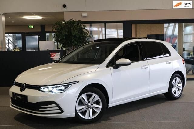 Wit, metallic lak Gebruikt 2020 VW Golf VII Style Hatchback | € 23.950 (Eerlijke prijs) - Afbeelding 1/4