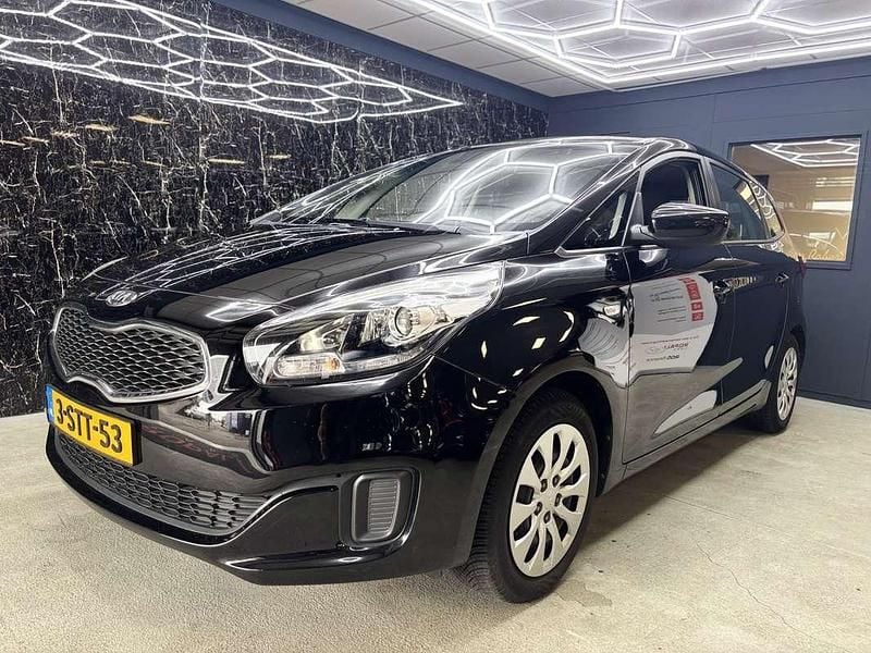 Zwart Gebruikt 2013 Kia Carens Comfort MPV | € 5.850 (Goede deal) - Afbeelding 1/4