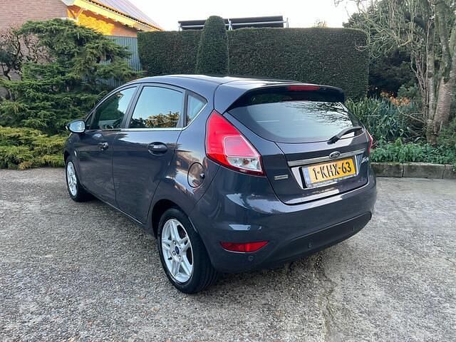 Occasion Ford Fiesta Titanium 101 PK (74 kW) 2013 Grijs (metallic) Hatchback