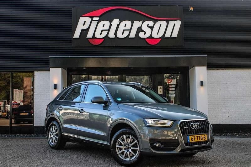 Grijs, metallic lak Gebruikt 2012 Audi Q3 Proline SUV | € 9.949 (Eerlijke prijs) - Afbeelding 1/4