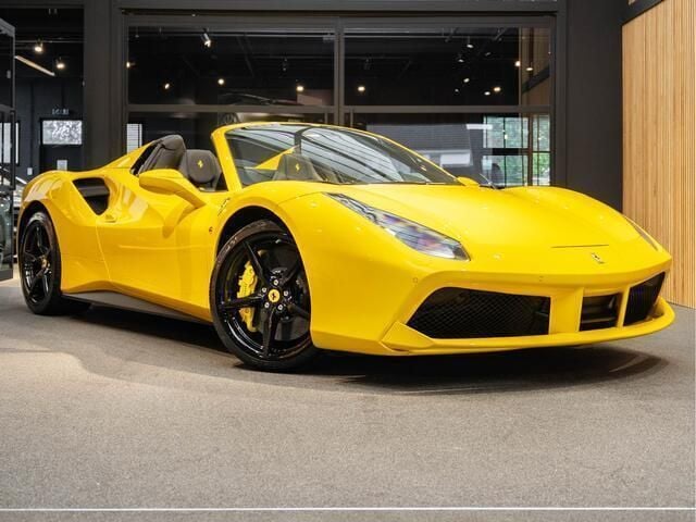 Geel Gebruikt 2017 Ferrari 488 Cabriolet | € 289.995 (Super prijs) - Afbeelding 1/4