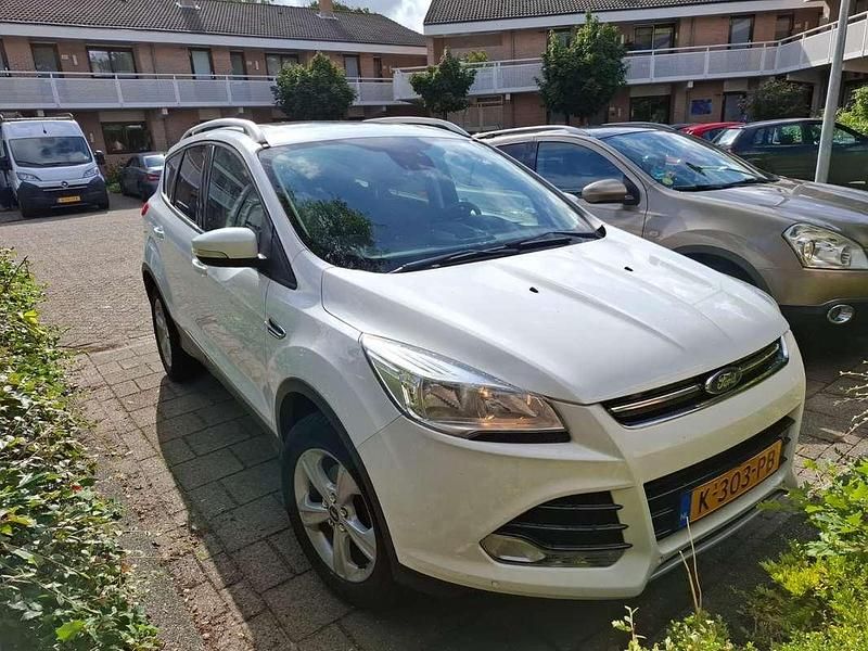 Wit Gebruikt 2016 Ford Kuga Titanium SUV | € 9.595 (Super prijs) - Afbeelding 1/4