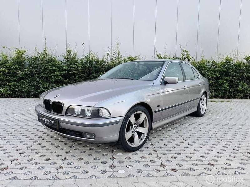Grijs Gebruikt 1999 BMW 520 Executive Sedan | € 2.500 (Eerlijke prijs) - Afbeelding 1/4