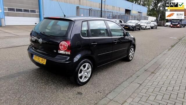 Zwart Gebruikt 2005 VW Polo Hatchback | € 1.900 (Eerlijke prijs) - Afbeelding 1/4