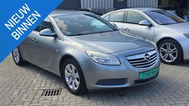 Grijs Gebruikt 2010 Opel Insignia Edition Hatchback | € 8.500 (Iets duurder) - Afbeelding 1/4