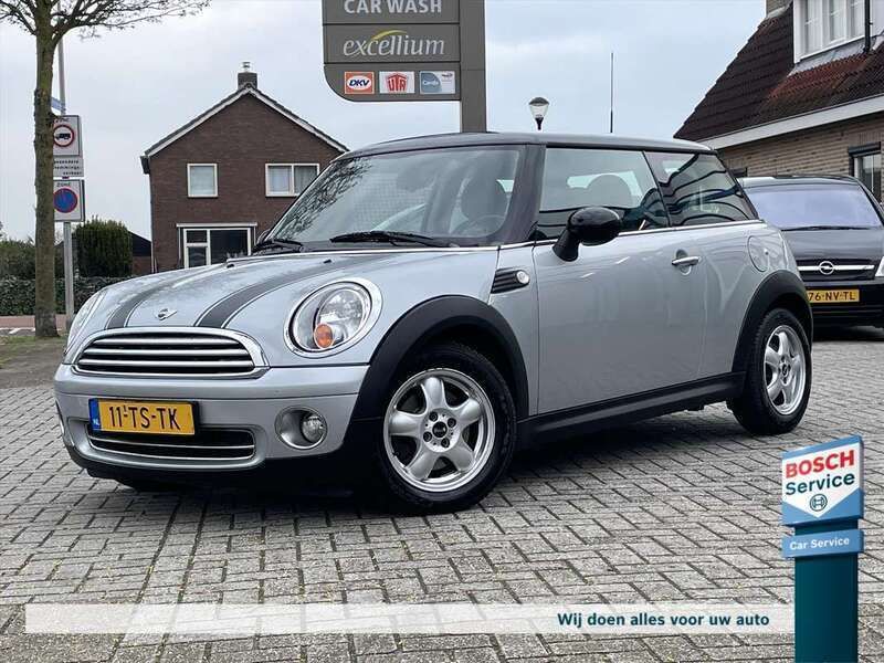Grijs, metallic lak Gebruikt 2007 Mini Cooper Hatchback | € 2.600 - Afbeelding 1/4