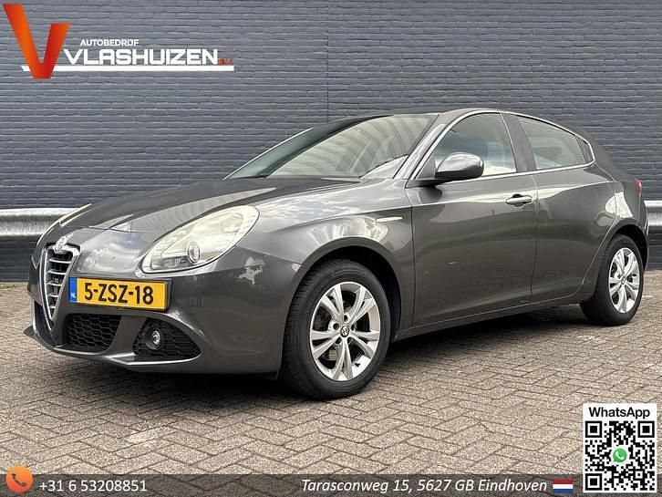 Occasion Alfa Romeo Giulietta Distinctive 120 PK (88 kW) 2011 Grijs Hatchback