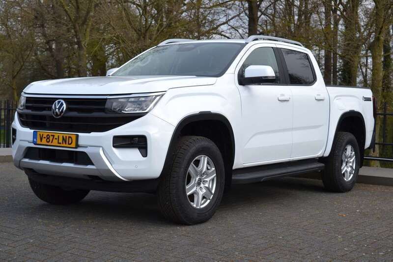 Wit Nieuw 2024 VW Amarok Life Pickup | € 59.725 - Afbeelding 1/4