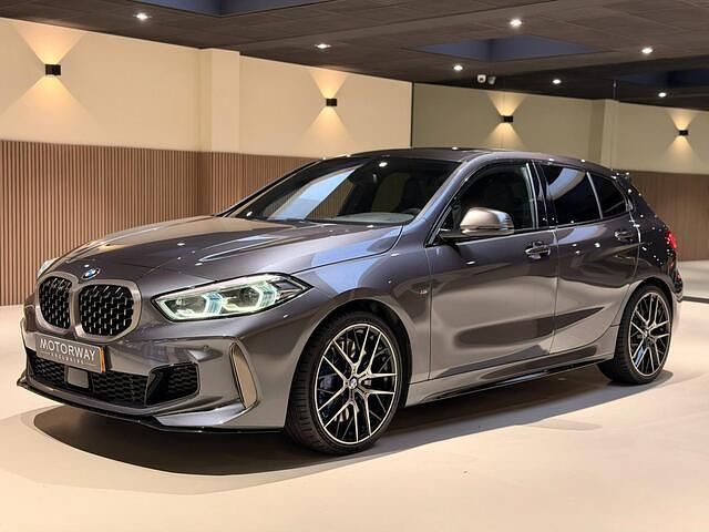 Grijs Gebruikt 2019 BMW M135 Executive Hatchback | € 29.950 (Iets duurder) - Afbeelding 1/4