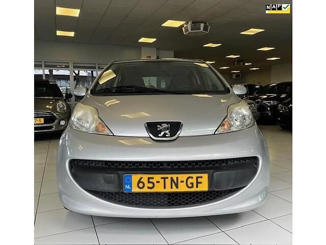 Grijs Gebruikt 2006 Peugeot 107 Hatchback | € 1.950 (Eerlijke prijs) - Afbeelding 1/4
