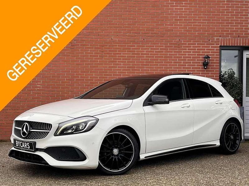 Wit Occasion 2016 Mercedes A180 Ambition Hatchback | € 13.850 (Eerlijke prijs) - Afbeelding 1/4
