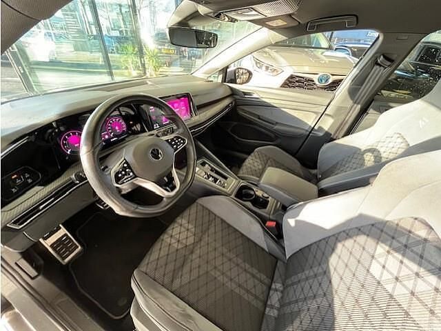 Occasion VW Golf VIII R-line 150 PK (110 kW) 2022 Grijs Hatchback