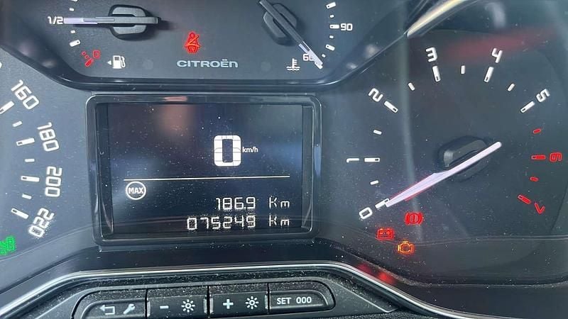 Rood Gebruikt 2017 Citroën C3 PureTech Hatchback | € 7.500 (Super prijs) - Afbeelding 1/4
