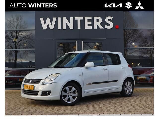 Wit (parellak) Gebruikt 2009 Suzuki Swift Hatchback | € 6.750 (Duur) - Afbeelding 1/4