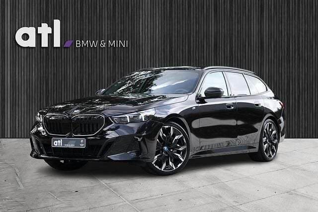 Zwart (metallic) Gebruikt 2024 BMW 540 M Sport Stationwagen | € 86.950 (Goede deal) - Afbeelding 1/4