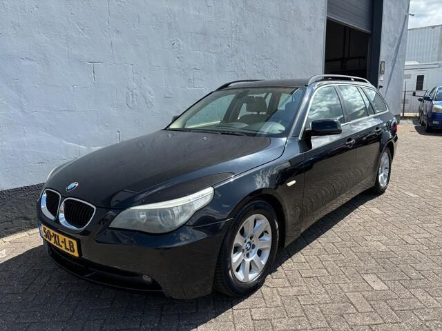 Zwart Gebruikt 2005 BMW 523 Stationwagen | € 5.950 (Eerlijke prijs) - Afbeelding 1/4