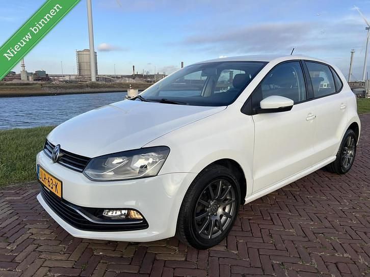 Wit Gebruikt 2014 VW Polo Hatchback | € 7.350 (Goede deal) - Afbeelding 1/4