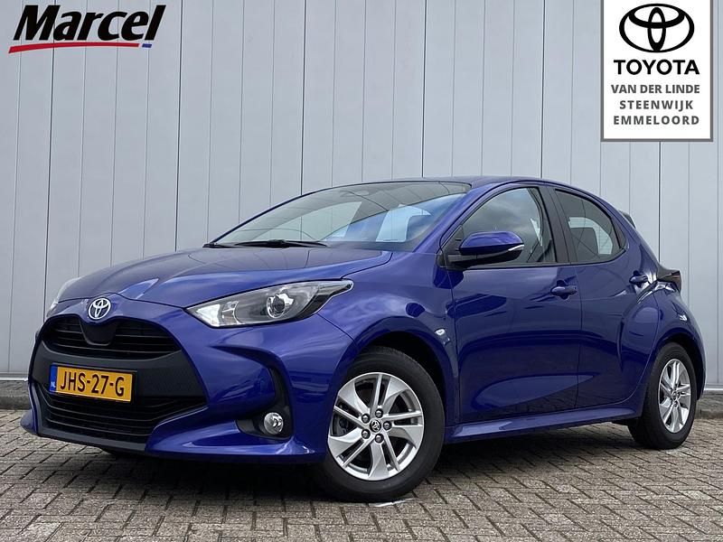 Blauw Gebruikt 2024 Toyota Yaris Hybrid Active Hatchback | € 23.400 (Eerlijke prijs) - Afbeelding 1/4