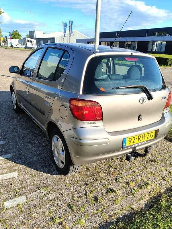 Gebruikt 2005 Toyota Yaris Sedan | € 3.850 (Duur) - Afbeelding 1/4