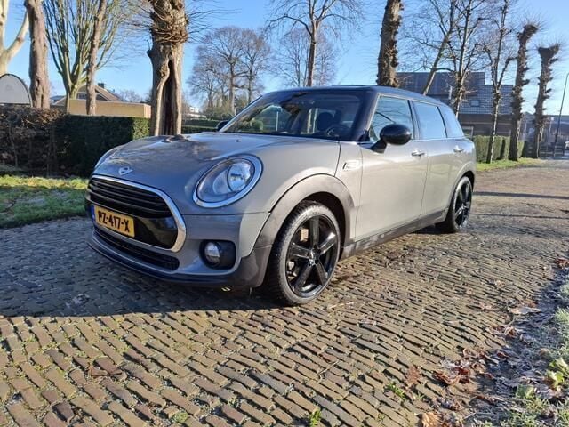 Grijs Gebruikt 2017 Mini Cooper Business Hatchback | € 17.950 (Eerlijke prijs) - Afbeelding 1/4