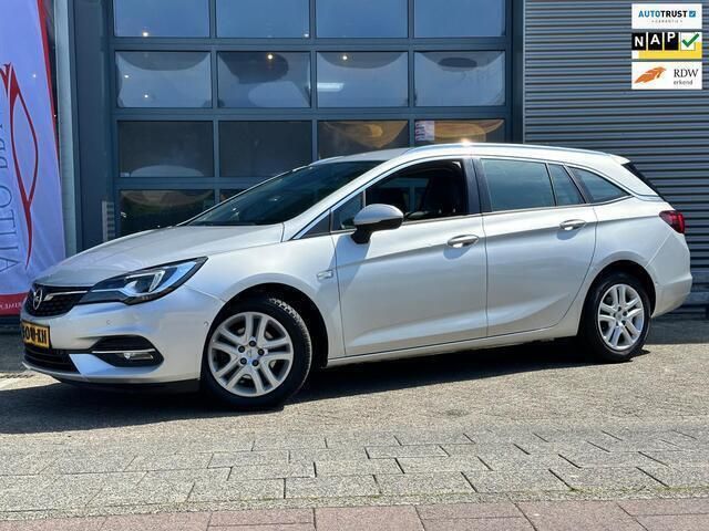 Grijs Gebruikt 2020 Opel Astra Ultimate Stationwagen | € 14.350 (Goede deal) - Afbeelding 1/4