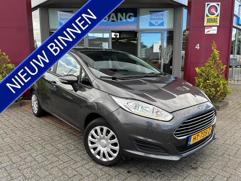 Grijs Gebruikt 2016 Ford Fiesta Style Hatchback | € 6.650 (Eerlijke prijs) - Afbeelding 1/4