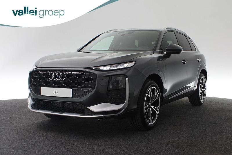 Grijs Gebruikt 2025 Audi Q3 S-Line SUV | € 64.155 - Afbeelding 1/4