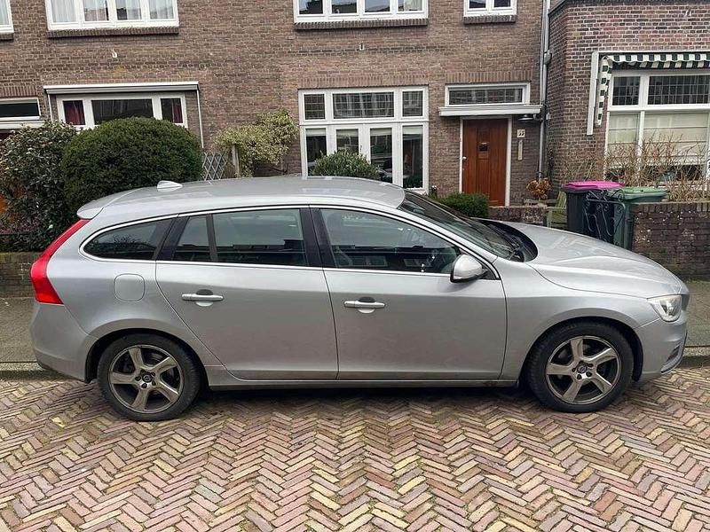 Occasion Volvo V60 R-Design 150 PK (110 kW) 2015 Zilver Stationwagen