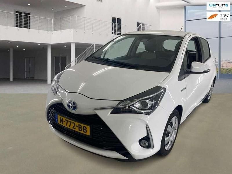 Wit Occasion 2018 Toyota Yaris Hybrid Design Hatchback | € 11.999 (Super prijs) - Afbeelding 1/4