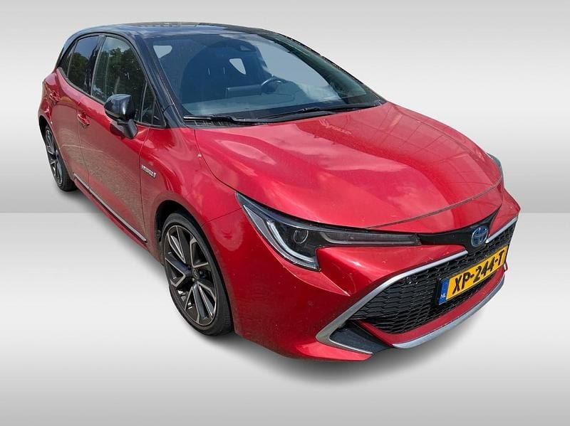 Occasion Toyota Corolla Executive 98 PK (72 kW) 2019 Rood (metallic) Hatchback