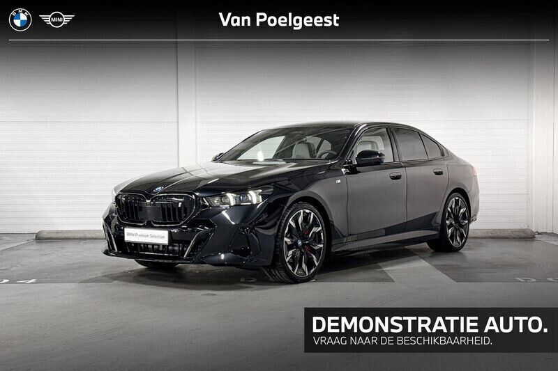 Saphirschwarz (donker zwart) Gebruikt 2025 BMW i5 M Sport Sedan | € 84.900 - Afbeelding 1/4