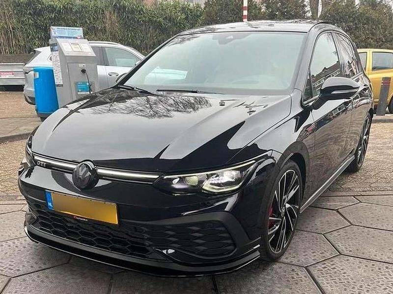 Zwart Gebruikt 2023 VW Golf VIII GTI Stationwagen | € 34.800 (Super prijs) - Afbeelding 1/4