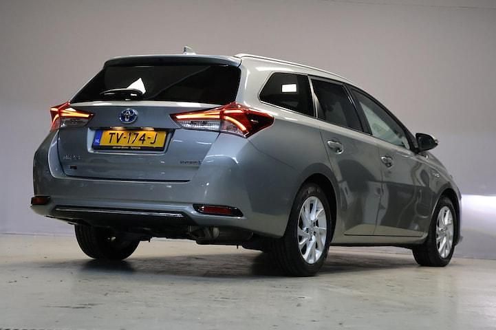 Occasion Toyota Auris Hybrid Executive 2018 Grijs Hatchback