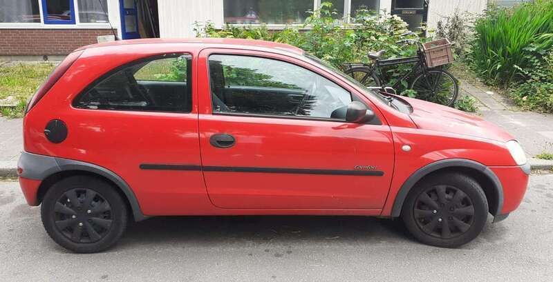 Rood Gebruikt 2003 Opel Corsa Comfort Hatchback | € 550 (Goede deal) - Afbeelding 1/2