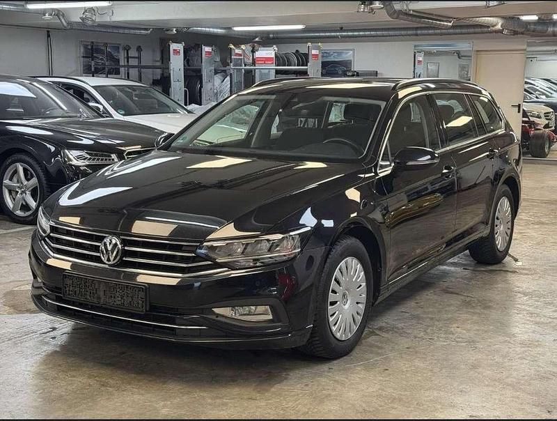 Zwart Gebruikt 2020 VW Passat Business Stationwagen | € 16.999 (Eerlijke prijs) - Afbeelding 1/4