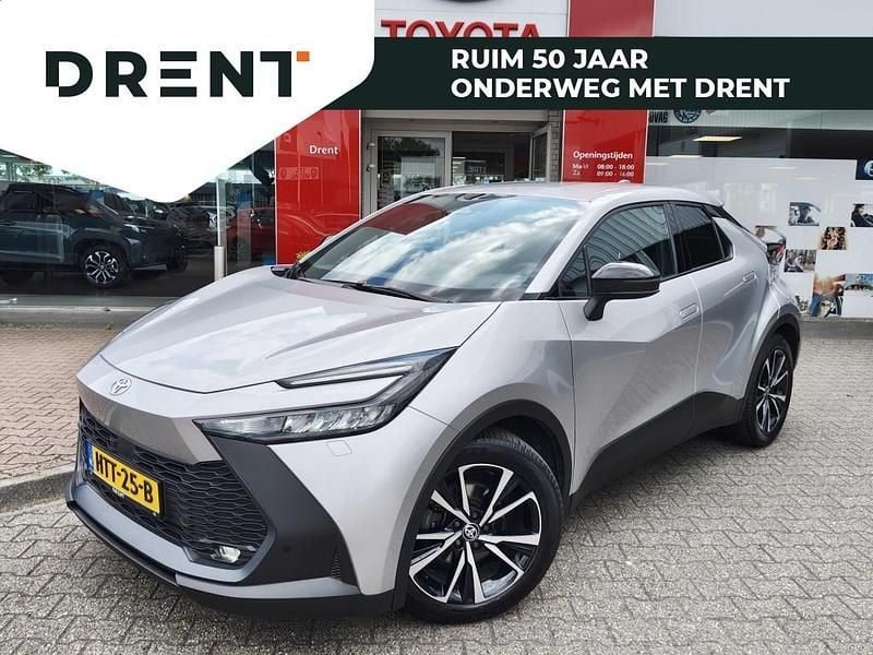 Grijs Gebruikt 2024 Toyota C-HR SUV | € 31.295 (Super prijs) - Afbeelding 1/4