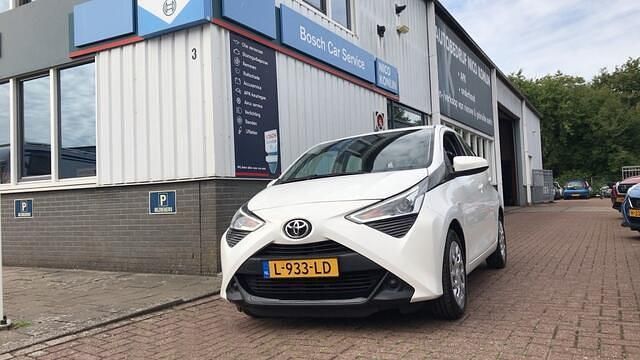 Wit Gebruikt 2021 Toyota Aygo X-play Hatchback | € 14.500 (Eerlijke prijs) - Afbeelding 1/4