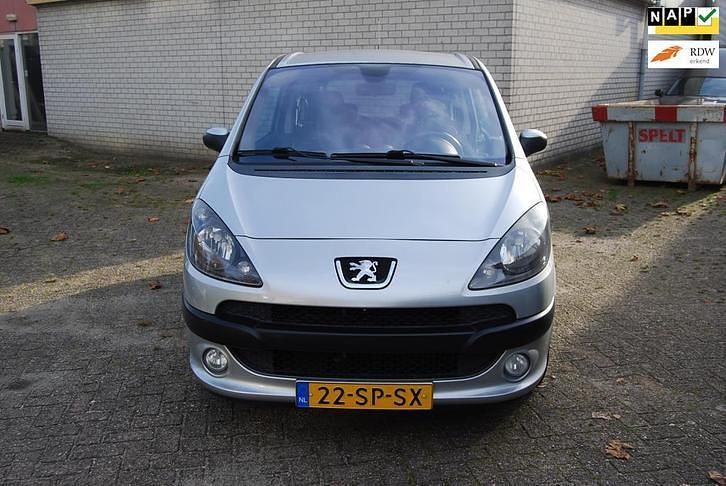 Grijs (metallic) Gebruikt 2006 Peugeot 1007 Hatchback | € 2.250 (Goede deal) - Afbeelding 1/4