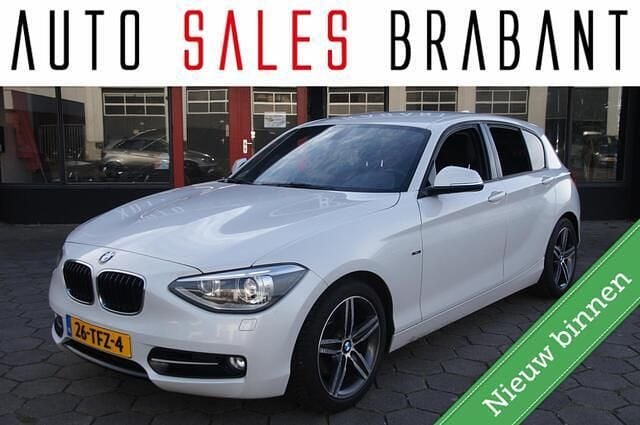 Wit Gebruikt 2012 BMW 118 Sport Line Hatchback | € 7.990 (Eerlijke prijs) - Afbeelding 1/4