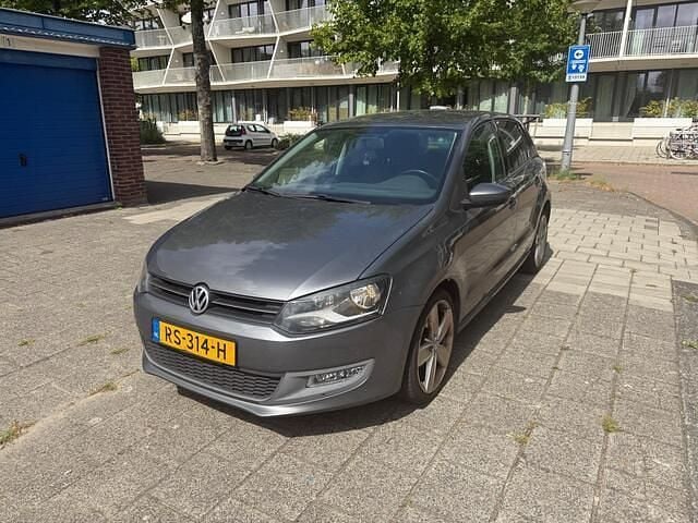 Grijs Gebruikt 2010 VW Polo Comfortline Hatchback | € 2.900 (Super prijs) - Afbeelding 1/4