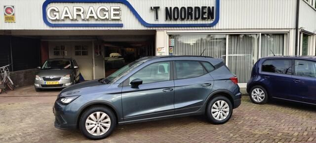 Grijs Gebruikt 2022 Seat Arona Business SUV | € 22.750 (Eerlijke prijs) - Afbeelding 1/4